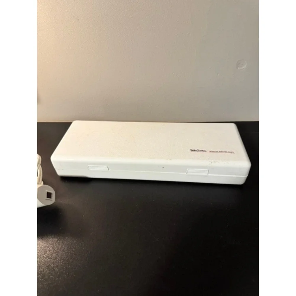 Betty Crocker Slim Line Electric Knife BC-1494 Vintage White with Case & Manual